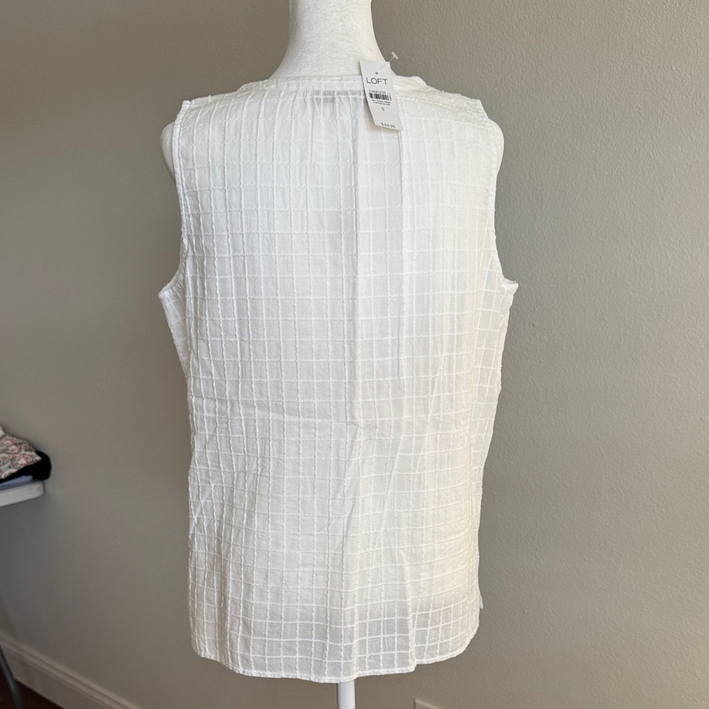 Sleeveless White Button-Up Women's Top - Picture 6 of 9